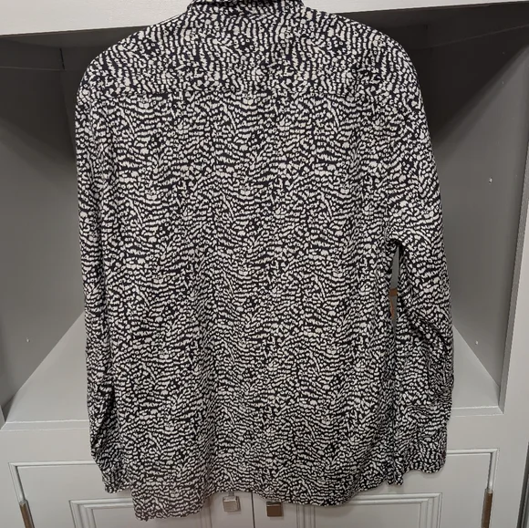 Ted Baker Men's L print for your wild side. Button detail gorgeous - Picture 6 of 15